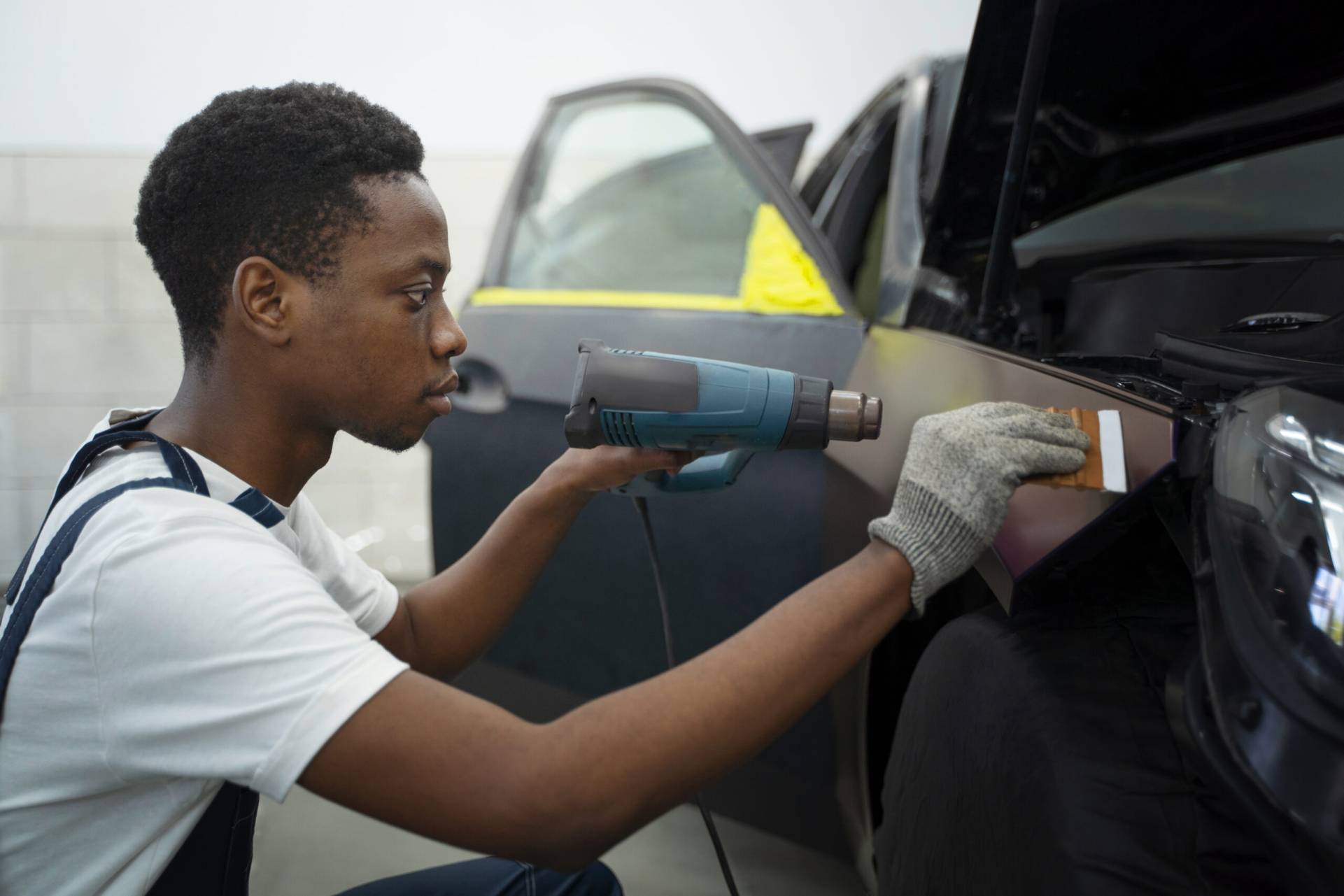 About auto service salon doign car wrapping (1)